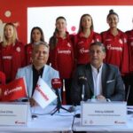 Corendon, Muratpaşa Belediyesi Kadın Voleybol Takımı ana sponsoru