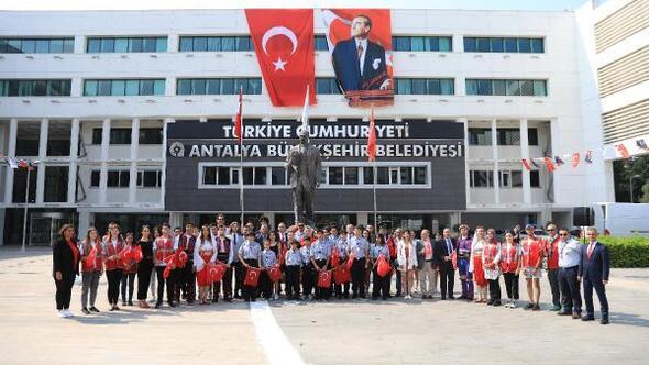 Büyükşehir Belediyesi 19 Mayısı törenle kutladı
