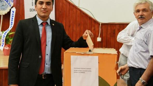 ADD Demre Şubesinde Özdemir yeniden başkan seçildi