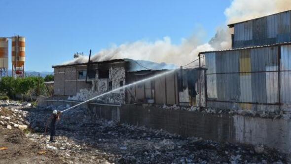 Mermer fabrikası deposunda yangın