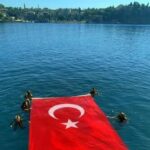 Antalyada dalgıçlar denizde bayrak açtı