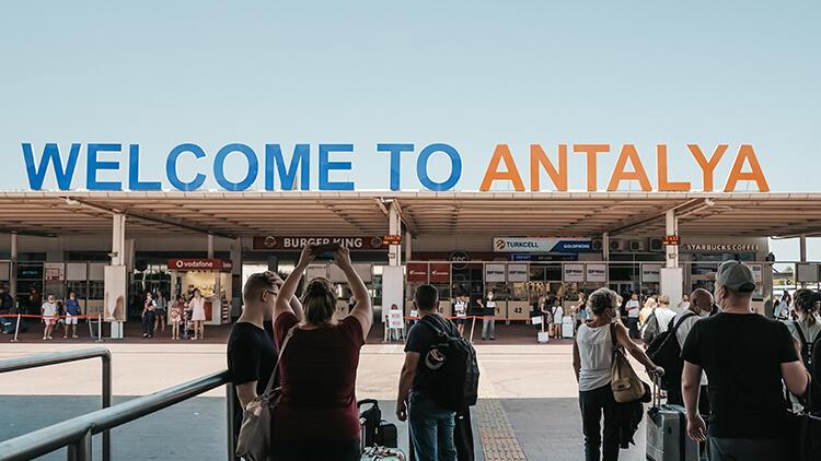 Antalyaya 3 ayda 797 bin 920 turist geldi