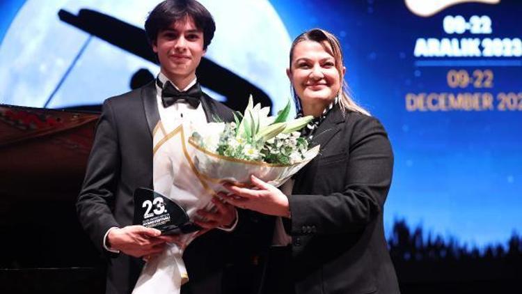 Piyanonun genç yıldızı Can, Antalyada