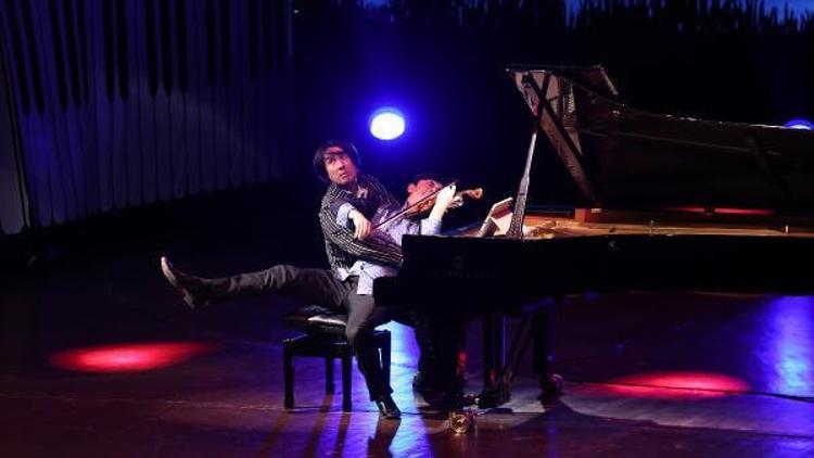 Muhteşem İkiliden kahkaha dolu konser