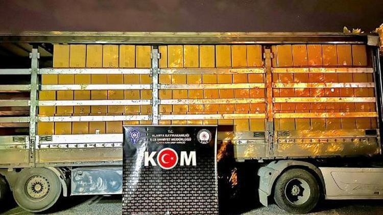 Tırda 4 ton kaçak tütün ele geçirildi
