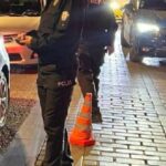 Polisten, korsan taksici ve yolcularına ceza