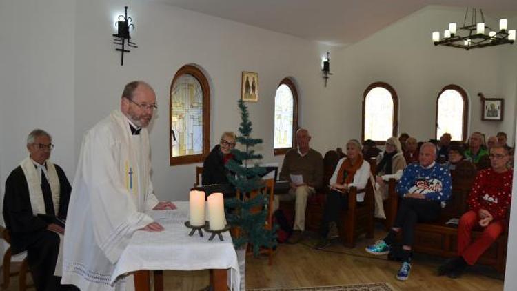 Dinler Bahçesinde Noel ayini