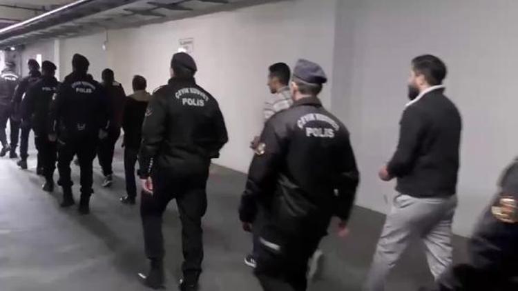 Antalyada aranan 400 kişi yakalandı