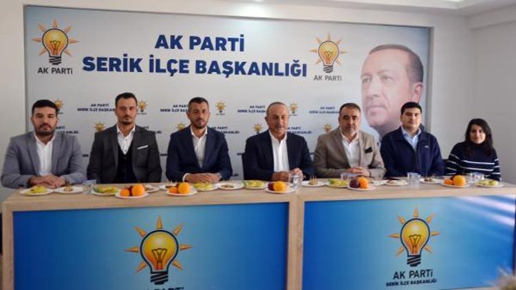 Çavuşoğlundan, AK Parti Serik İlçe Başkanlığına ziyaret