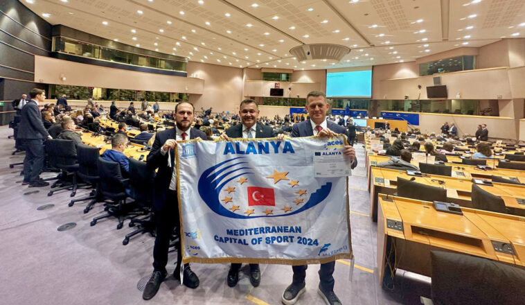 Alanya 'Sporun Akdeniz Spor Başkenti' ödülünü aldı