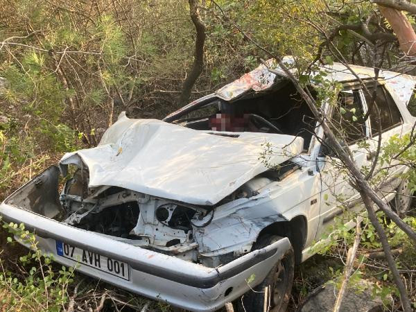 Alanya'da uçurumdan yuvarlanan otomobilin sürücüsü öldü