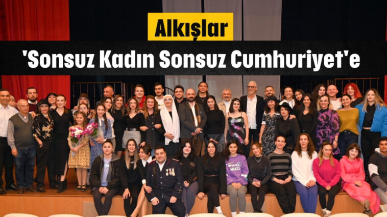 Alkışlar 'Sonsuz Kadın Sonsuz Cumhuriyet'e