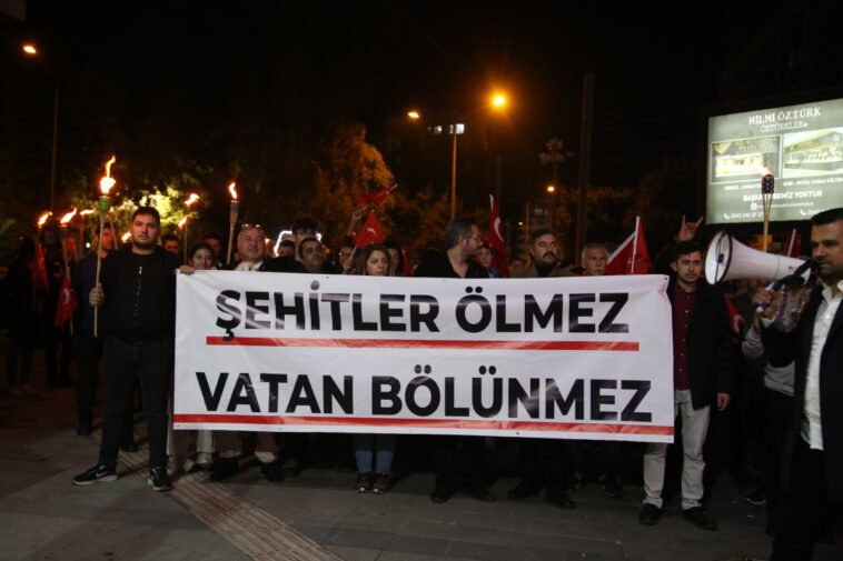 Antalya şehitler için yürüdü