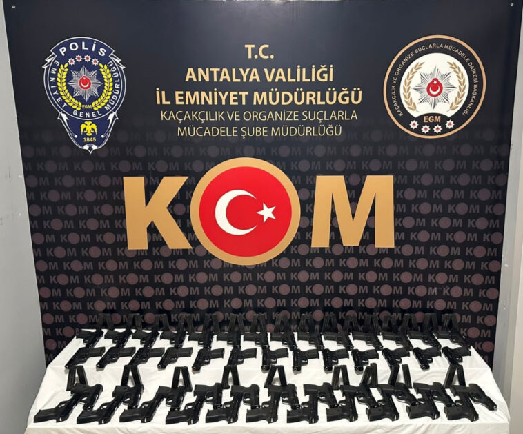 Antalya'da silah kaçakçılığı: 2 gözaltı