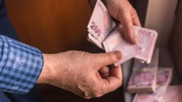 Çalışan emekliye 5 bin lira ikramiye yasalaşıyor