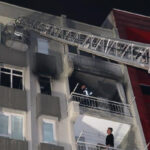 Çocuklar yangında mahsur kaldı