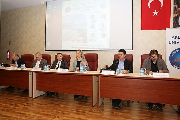 ŞEHİR VE TURİZM PANELİ DÜZENLENDİ