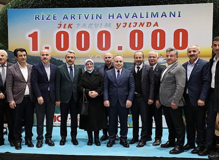 BİR MİLYONUNUNCU YOLCU TÖRENLE KARŞILANDI