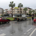 Kazada araç hurdaya döndü! O anlar güvenlik kamerasına yansıdı