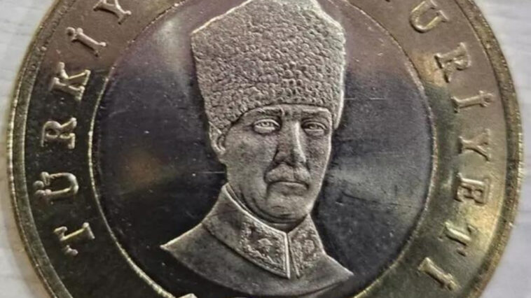 Madeni 5 lirada 'Atatürk'e benzemiyor' tartışması