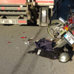 Motosiklet sürücüsünü