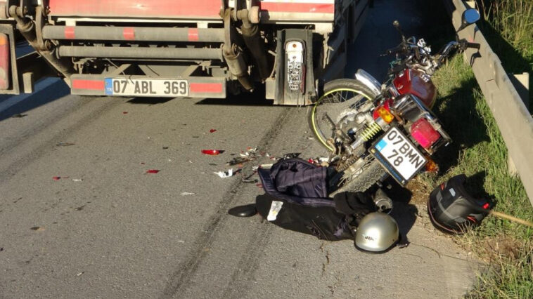 Motosiklet sürücüsünü