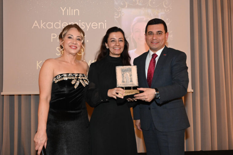 Tütüncü'den Antalyalı iş kadınlarına övgü