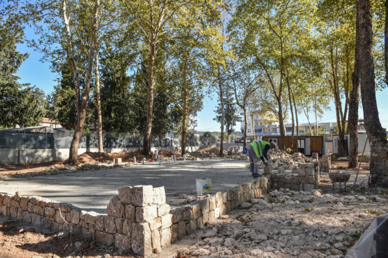 Varsak kent meydanına kavuşuyor