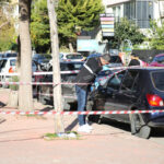 Yürürken park halindeki otomobile çarpan kişi öldü