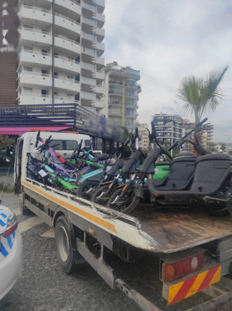 325 e- Scooter trafikten men edildi