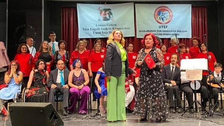 Sahneye engelsiz çıktılar