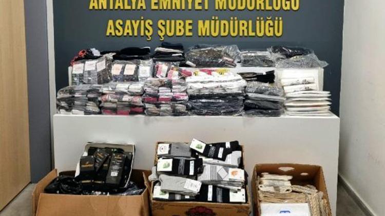 Park halindeki kamyonetlerden hırsızlık yapan şüpheli yakalandı