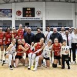 Galibiyeti birlikte kutladılar