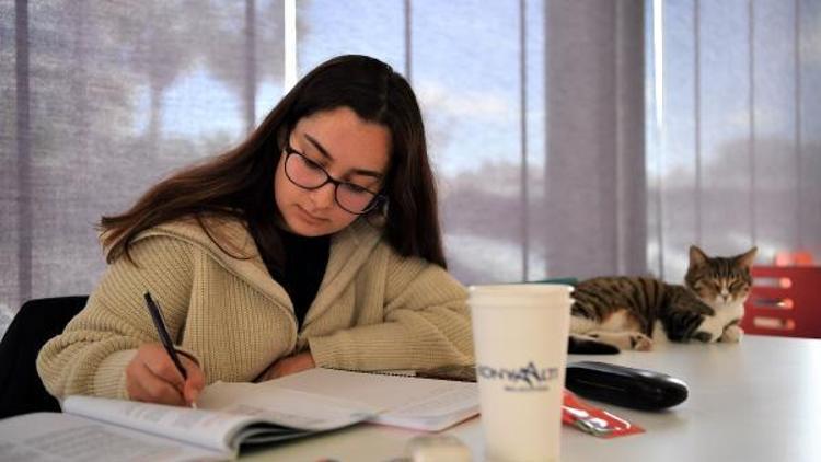 Gençlik lokalinde çay çorba ikramı