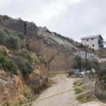 İstinat duvarı yıkılan arazide 3 katlı inşaat çöktü