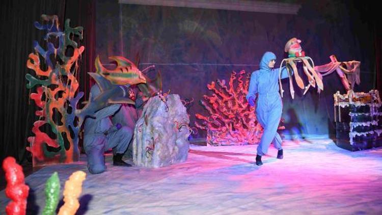 Çocuklar tatile tiyatro ile başladı