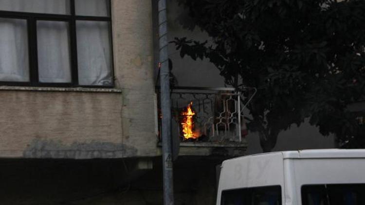 Evdeki yangını itfaiye söndürdü