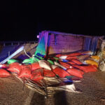 Antalya'da kaza! Kamyon yan yattı