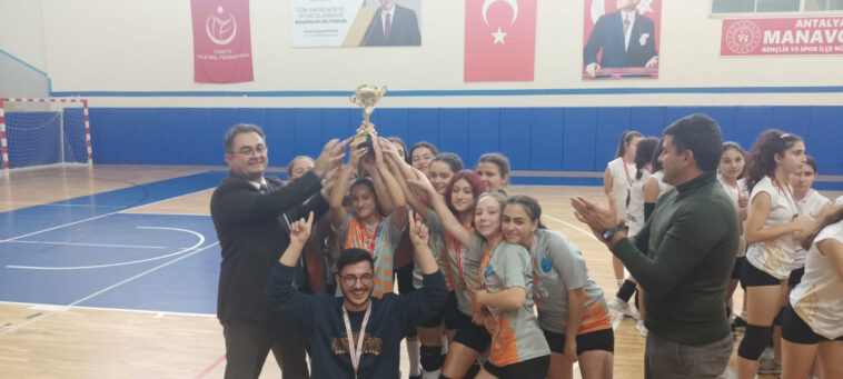 İbradı'da voleybol turnuvasını Nefise Yılmazipek Ortaokulu kazandı