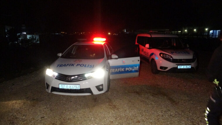 Korsan taksi 'dur' ihtarına uymadı, trafik karıştı