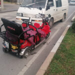 Manavgat'ta Alman şoför motorlu bisikleti ile kamyonete çarptı