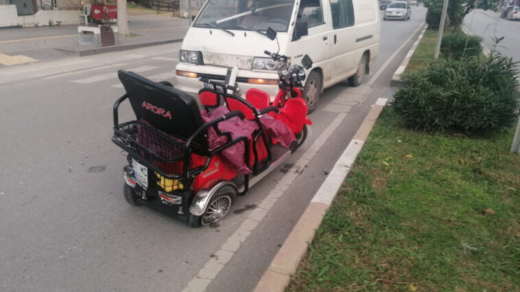 Manavgat'ta Alman şoför motorlu bisikleti ile kamyonete çarptı