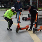 Manavgat'ta elektrikli  scooter avı