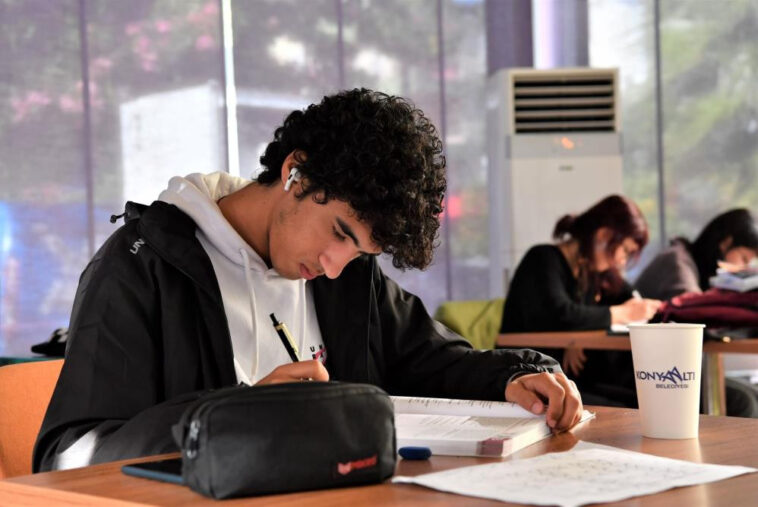 Öğrencilerden lokale yoğun ilgi