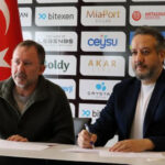 Sergen Yalçın, Antalyaspor'a imzayı attı