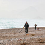 Tatilcilerin yerini defineciler aldı