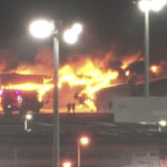 Uçak kazası sonucu havalimanında yangın çıktı