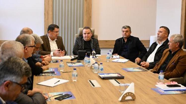 Başkan Böcek ulaşım esnafıyla bir araya geldi