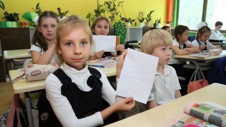 Rus çocuklar Türkçe öğreniyor