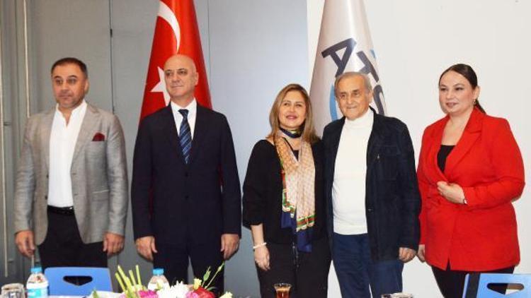 AKSde aile boyu buluşma sergisi